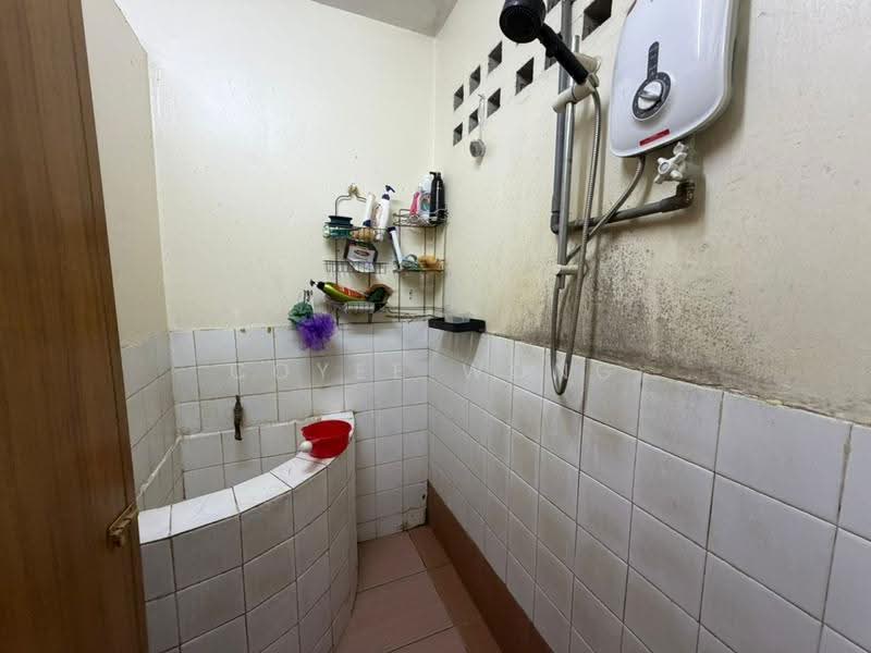 Rumah Teres 1-Tingkat untuk Dijual di Kepong Baru (Kepong) - Coyee Wong - Bathroom - PropertyGuru.com.my