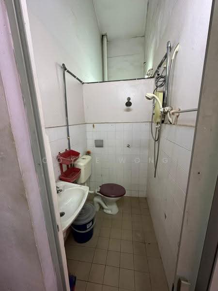 Rumah Teres 2-Tingkat untuk Dijual di Jinjang Selatan (Batu) - Coyee Wong - Bathroom - PropertyGuru.com.my