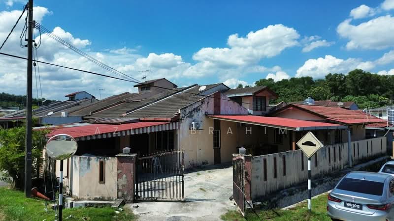Rumah Teres 1-Tingkat untuk Dijual di Taman Paling Jaya (Semenyih) - Azli Ibrahim - Exterior - PropertyGuru.com.my