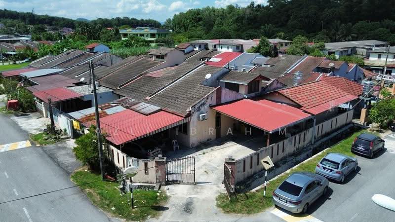 Rumah Teres 1-Tingkat untuk Dijual di Taman Paling Jaya (Semenyih) - Azli Ibrahim - Exterior - PropertyGuru.com.my
