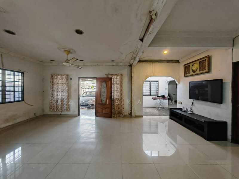 Rumah Teres 1-Tingkat untuk Dijual di Taman Paling Jaya (Semenyih) - Azli Ibrahim - Living Room - PropertyGuru.com.my