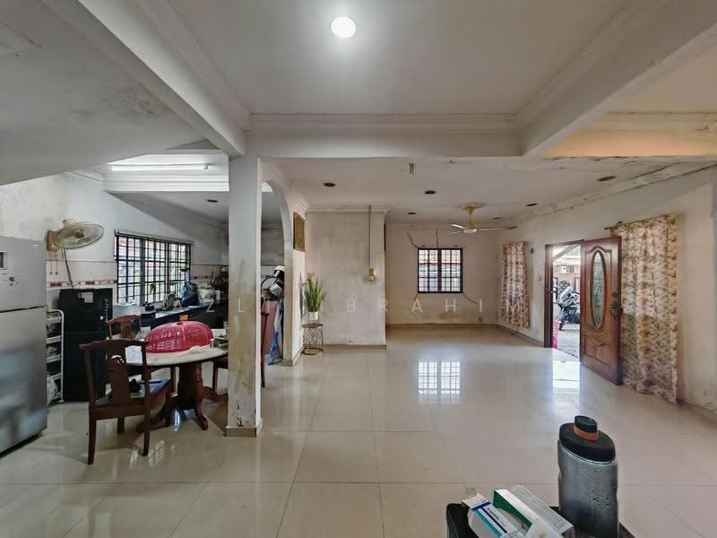 Rumah Teres 1-Tingkat untuk Dijual di Taman Paling Jaya (Semenyih) - Azli Ibrahim - Living Room - PropertyGuru.com.my