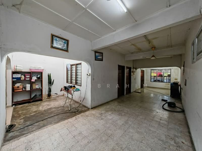Rumah Teres 1-Tingkat untuk Dijual di Taman Paling Jaya (Semenyih) - Azli Ibrahim - Living Room - PropertyGuru.com.my