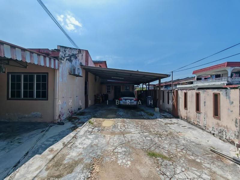 Rumah Teres 1-Tingkat untuk Dijual di Taman Paling Jaya (Semenyih) - Azli Ibrahim - Exterior - PropertyGuru.com.my