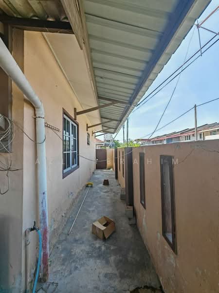 Rumah Teres 1-Tingkat untuk Dijual di Taman Paling Jaya (Semenyih) - Azli Ibrahim - Exterior - PropertyGuru.com.my