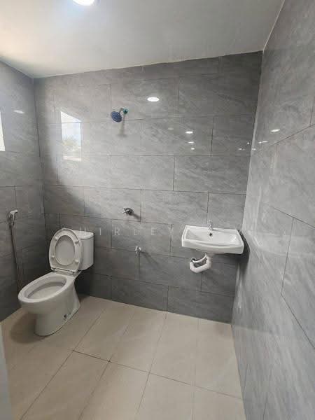 1-storey Terraced House for Sale in Taman Ungku Tun Aminah (Skudai) - Shirley Lim - Bathroom - PropertyGuru.com.my
