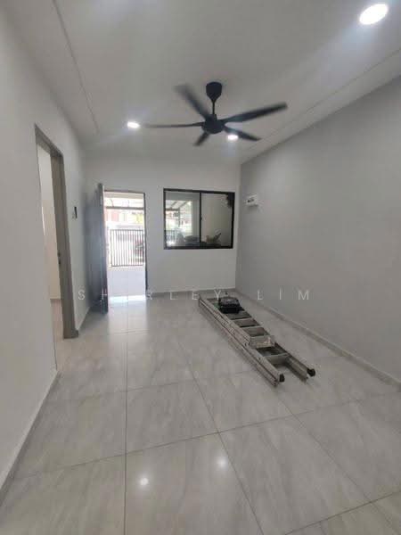 1-storey Terraced House for Sale in Taman Ungku Tun Aminah (Skudai) - Shirley Lim - Living Room - PropertyGuru.com.my