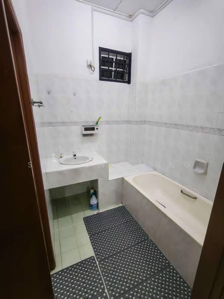 Rumah Berkembar untuk Disewa di Gelang Patah (Johor) - Sharon Chong - Bathroom - PropertyGuru.com.my