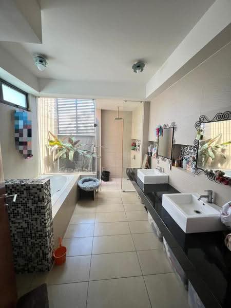 Rumah Berkembar untuk Dijual di Bayu Sri Bintang (Batu) - Coyee Wong - Bathroom - PropertyGuru.com.my