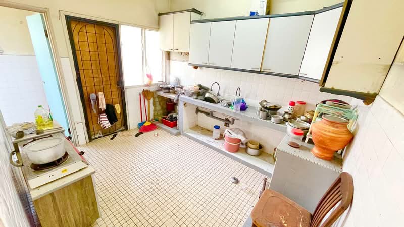 2-storey Terraced House for Sale in Taman Serdang Raya (Seri Kembangan) - Azli Ibrahim - Kitchen - PropertyGuru.com.my