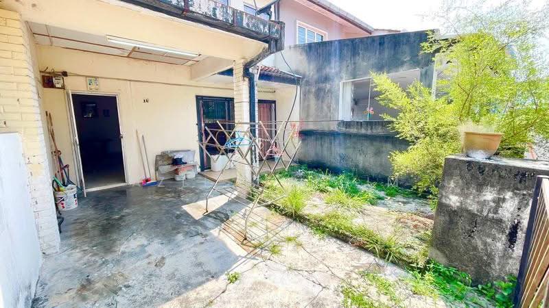 2-storey Terraced House for Sale in Taman Serdang Raya (Seri Kembangan) - Azli Ibrahim - Exterior - PropertyGuru.com.my