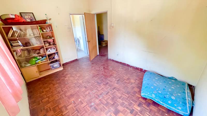 2-storey Terraced House for Sale in Taman Serdang Raya (Seri Kembangan) - Azli Ibrahim - Interior - PropertyGuru.com.my