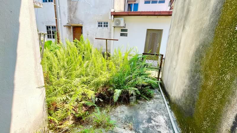 2-storey Terraced House for Sale in Taman Serdang Raya (Seri Kembangan) - Azli Ibrahim - Exterior - PropertyGuru.com.my