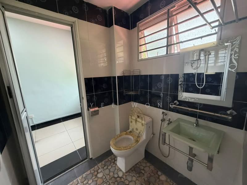 Rumah Teres 2-Tingkat untuk Dijual di Taman Daya (Kepong) - Coyee Wong - Bathroom - PropertyGuru.com.my