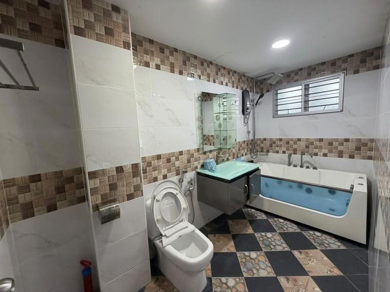 Rumah Teres 2-Tingkat untuk Dijual di Taman Daya (Kepong) - Coyee Wong - Bathroom - PropertyGuru.com.my