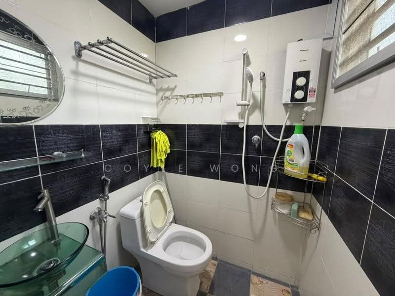 Rumah Teres 2-Tingkat untuk Dijual di Taman Daya (Kepong) - Coyee Wong - Bathroom - PropertyGuru.com.my