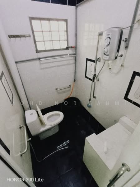 2-storey Terraced House for Sale in Bandar Baru Bangi (Selangor) - Mohd Nor Fahmi - Bathroom - PropertyGuru.com.my