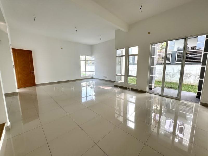 Semi-Detached House for Sale in Seksyen U10 (Shah Alam) - Ishak Ramli - Living Room - PropertyGuru.com.my