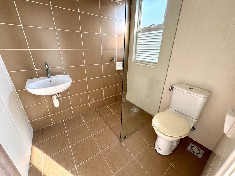 Semi-Detached House for Sale in Seksyen U10 (Shah Alam) - Ishak Ramli - Bathroom - PropertyGuru.com.my