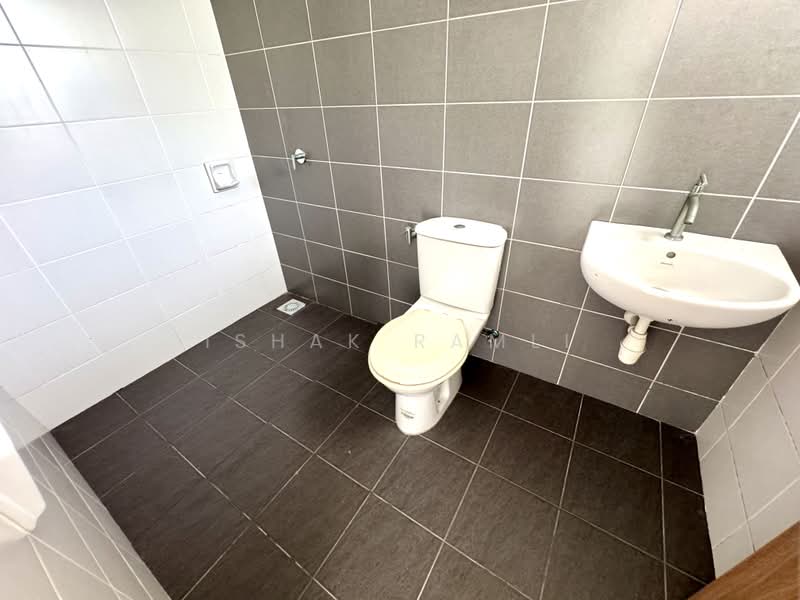Semi-Detached House for Sale in Seksyen U10 (Shah Alam) - Ishak Ramli - Bathroom - PropertyGuru.com.my