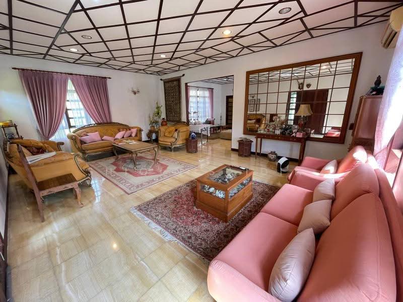 Bungalow House untuk Dijual di Seksyen 7 (Shah Alam) - Shiqin Saidin - Living Room - PropertyGuru.com.my