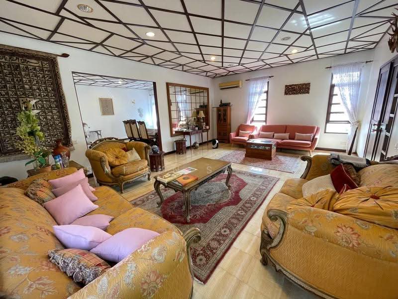 Bungalow House untuk Dijual di Seksyen 7 (Shah Alam) - Shiqin Saidin - Living Room - PropertyGuru.com.my