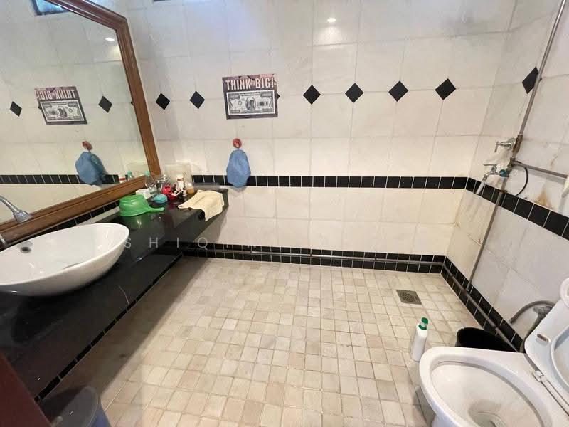 Bungalow House untuk Dijual di Seksyen 7 (Shah Alam) - Shiqin Saidin - Bathroom - PropertyGuru.com.my