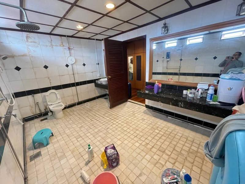 Bungalow House untuk Dijual di Seksyen 7 (Shah Alam) - Shiqin Saidin - Bathroom - PropertyGuru.com.my