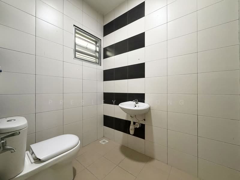 2-storey Terraced House for Sale in Langkap (Perak) - Presley Chong - Bathroom 1 - PropertyGuru.com.my
