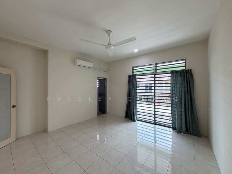 2-storey Terraced House for Sale in Langkap (Perak) - Presley Chong - Master Bedroom - PropertyGuru.com.my
