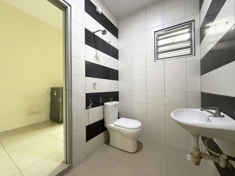 2-storey Terraced House for Sale in Langkap (Perak) - Presley Chong - Bathroom 2 - PropertyGuru.com.my