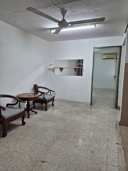 Rumah Flat untuk Disewa di Desa Petaling Flat - Jane Chan - Living Room - PropertyGuru.com.my