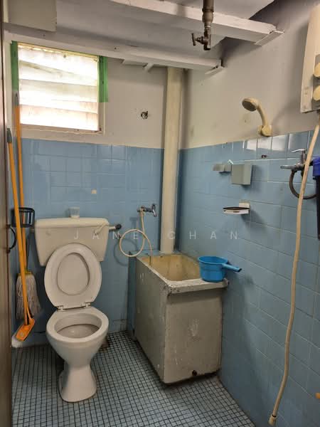 Rumah Flat untuk Disewa di Desa Petaling Flat - Jane Chan - Bathroom - PropertyGuru.com.my