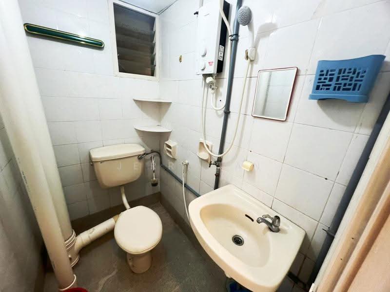 Kondominium untuk Disewa di Taman Desa Relau 2 - Jerry Tan - Bathroom - PropertyGuru.com.my
