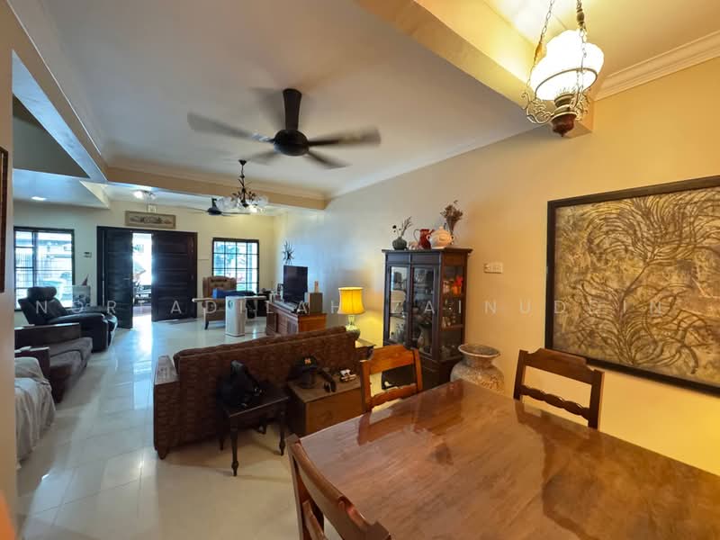 3-storey Terraced House for Sale in Ampang Jaya (Ampang) - NORFADILAH ZAINUDDIN - Living Room - PropertyGuru.com.my