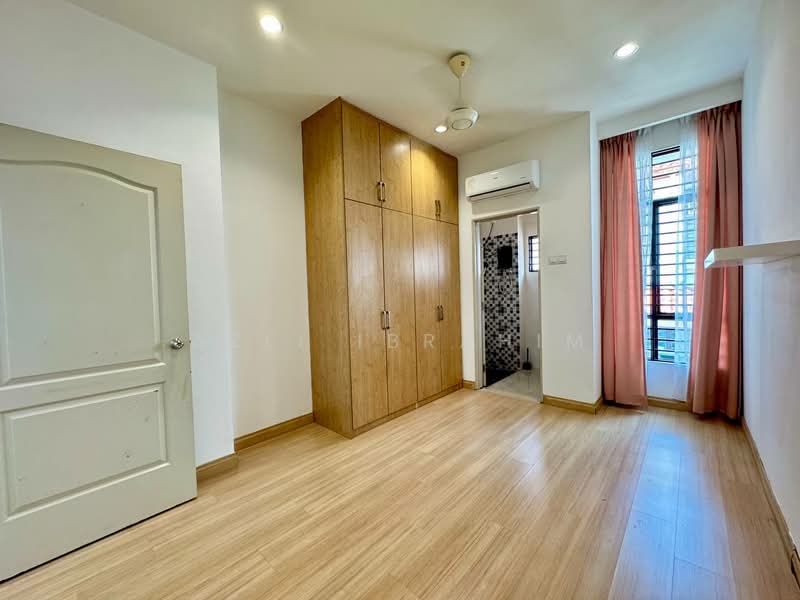2-storey Terraced House for Sale in Alam Sari (Bangi) - Azli Ibrahim - Bedroom - PropertyGuru.com.my
