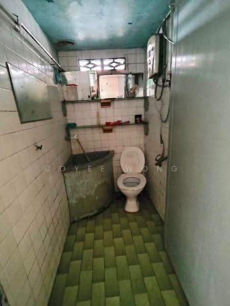 Rumah Teres 1-Tingkat untuk Dijual di Kepong Baru (Kepong) - Coyee Wong - Bathroom - PropertyGuru.com.my