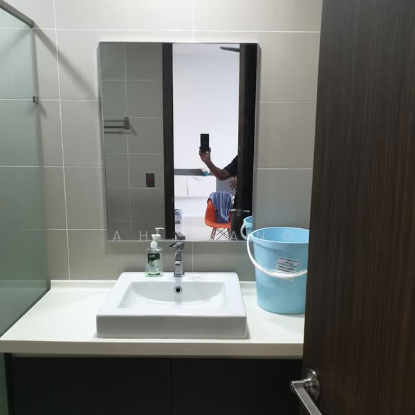 Kediaman Servis untuk Dijual di Green Haven - Ah Liang - Bathroom - PropertyGuru.com.my