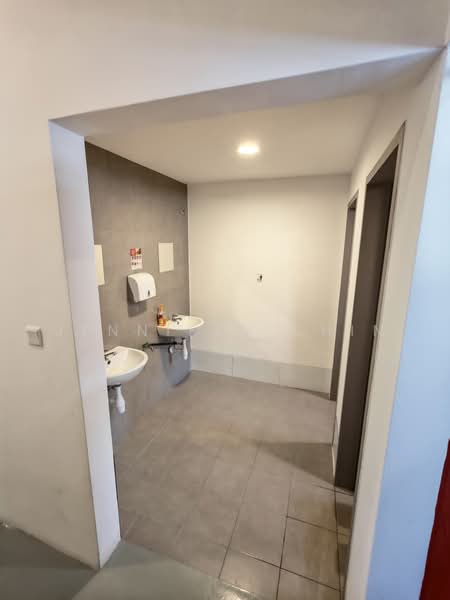 Shop / Office for Rent in Jade Hills (Kajang) - Jennifer Chin - Bathroom - PropertyGuru.com.my