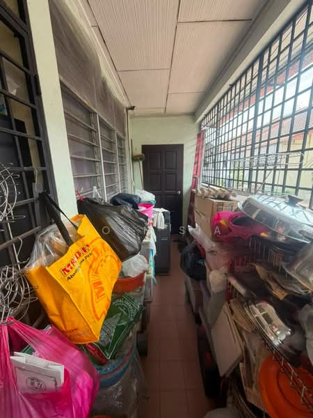 Rumah Teres 1-Tingkat untuk Dijual di Taman Perling (Perling) - John Sia - Corridor - PropertyGuru.com.my