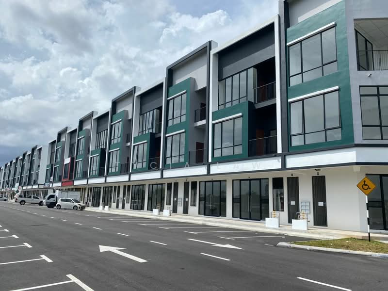 Shop for Rent in Austin Crest (Johor Bahru) - Tycia Law - Exterior - PropertyGuru.com.my