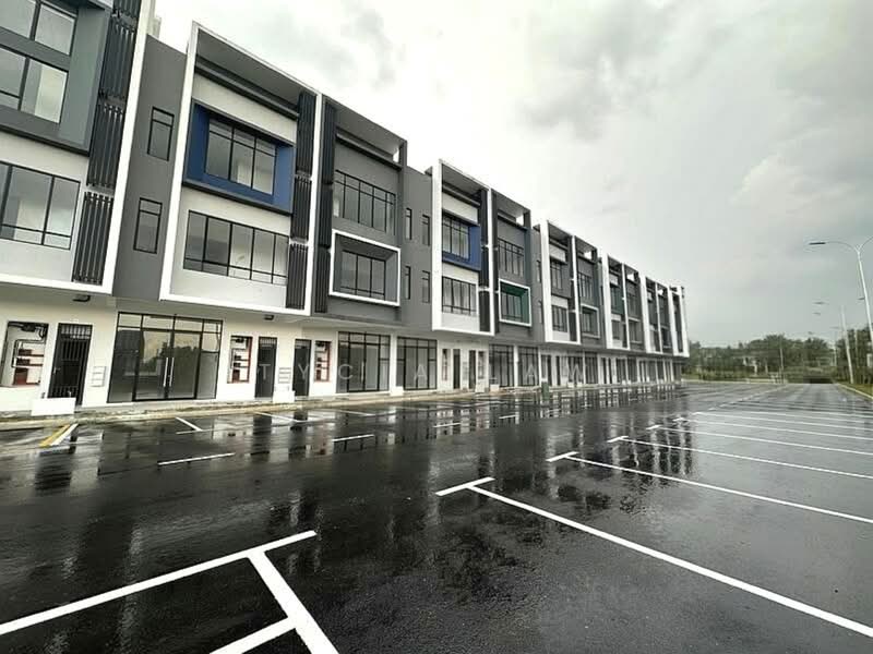 Shop for Rent in Austin Crest (Johor Bahru) - Tycia Law - Exterior - PropertyGuru.com.my