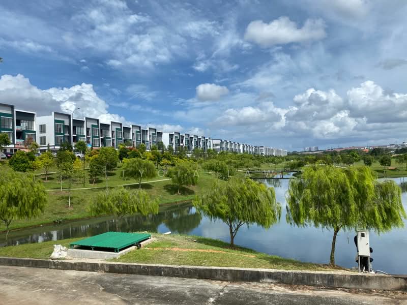 Shop for Rent in Austin Crest (Johor Bahru) - Tycia Law - Exterior - PropertyGuru.com.my