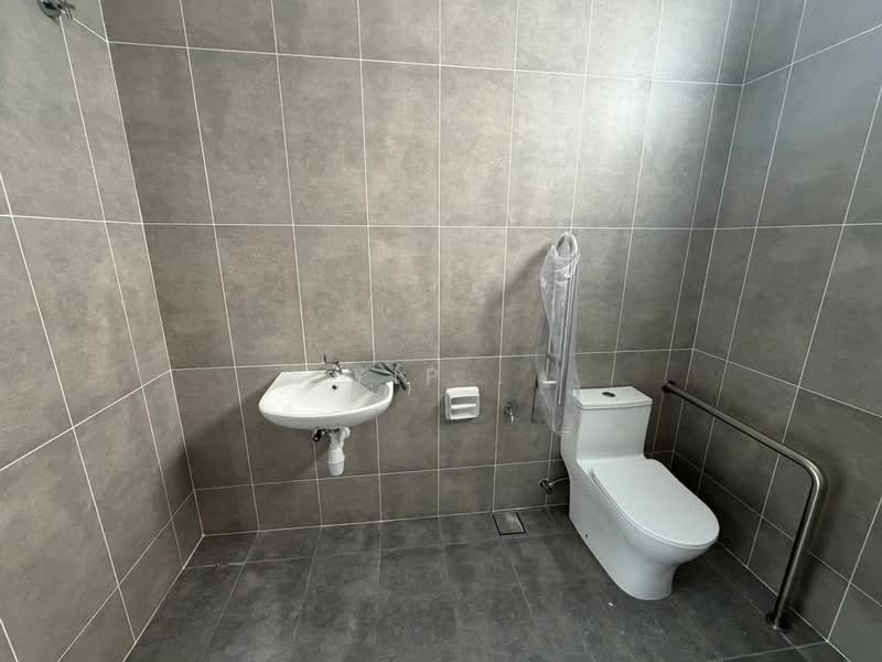 Kilang Berkembar untuk Disewa di Eco Business Park 1 (Johor Bahru) - Yip . - Bathroom - PropertyGuru.com.my