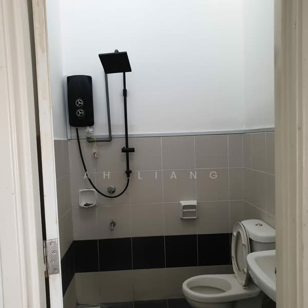 Rumah Teres untuk Dijual di Kangkar Pulai (Skudai) - Ah Liang - Bathroom - PropertyGuru.com.my
