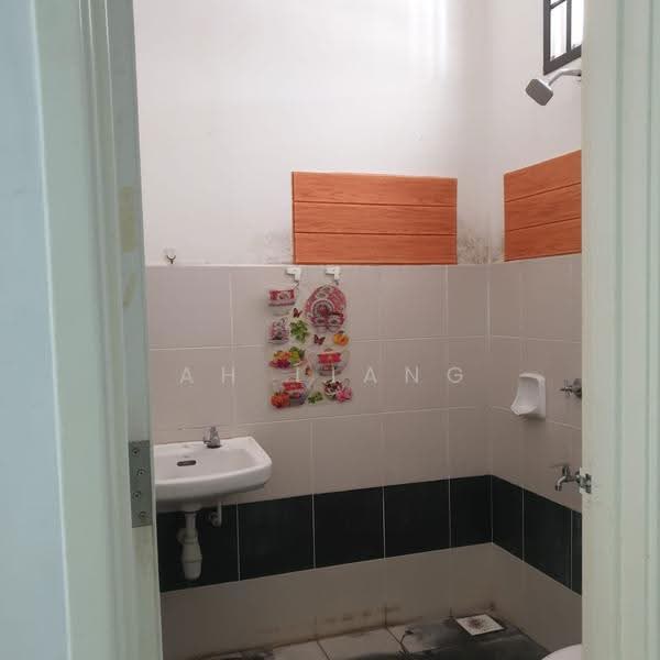 Rumah Teres untuk Dijual di Kangkar Pulai (Skudai) - Ah Liang - Bathroom - PropertyGuru.com.my