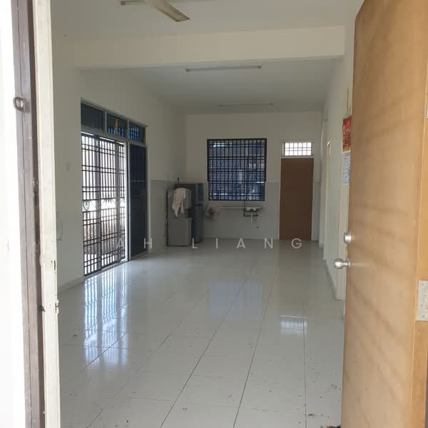 Rumah Teres untuk Dijual di Kangkar Pulai (Skudai) - Ah Liang - Living Room - PropertyGuru.com.my