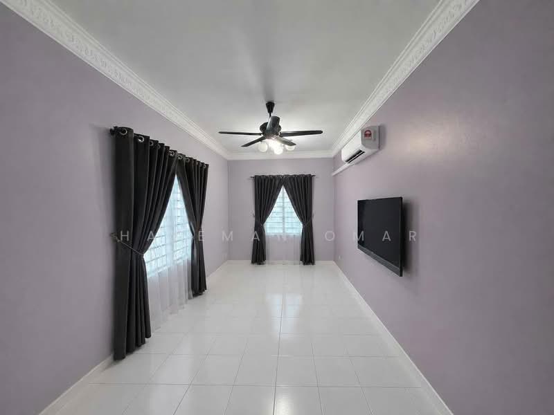 Rumah Bandar untuk Dijual di Bandar Baru Sungai Long (Kajang) - Hazeman Omar - Living Room - PropertyGuru.com.my