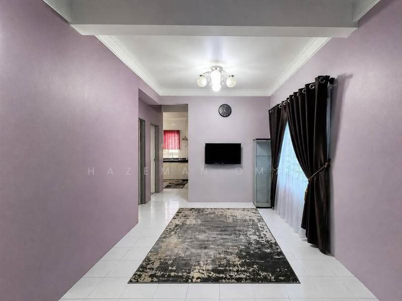 Rumah Bandar untuk Dijual di Bandar Baru Sungai Long (Kajang) - Hazeman Omar - Living Room - PropertyGuru.com.my