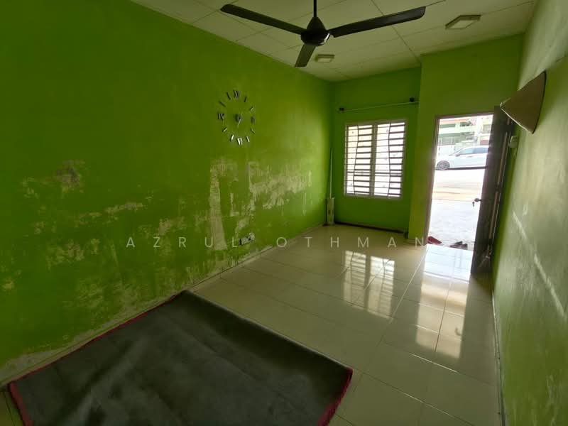 Rumah Teres 1-Tingkat untuk Dijual di Taman Teratai (Nilai) - Azrul Othman - Living Room - PropertyGuru.com.my